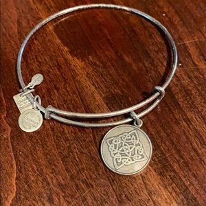 Alex and Ani Celtic Knot bracelet/bangle ☘️